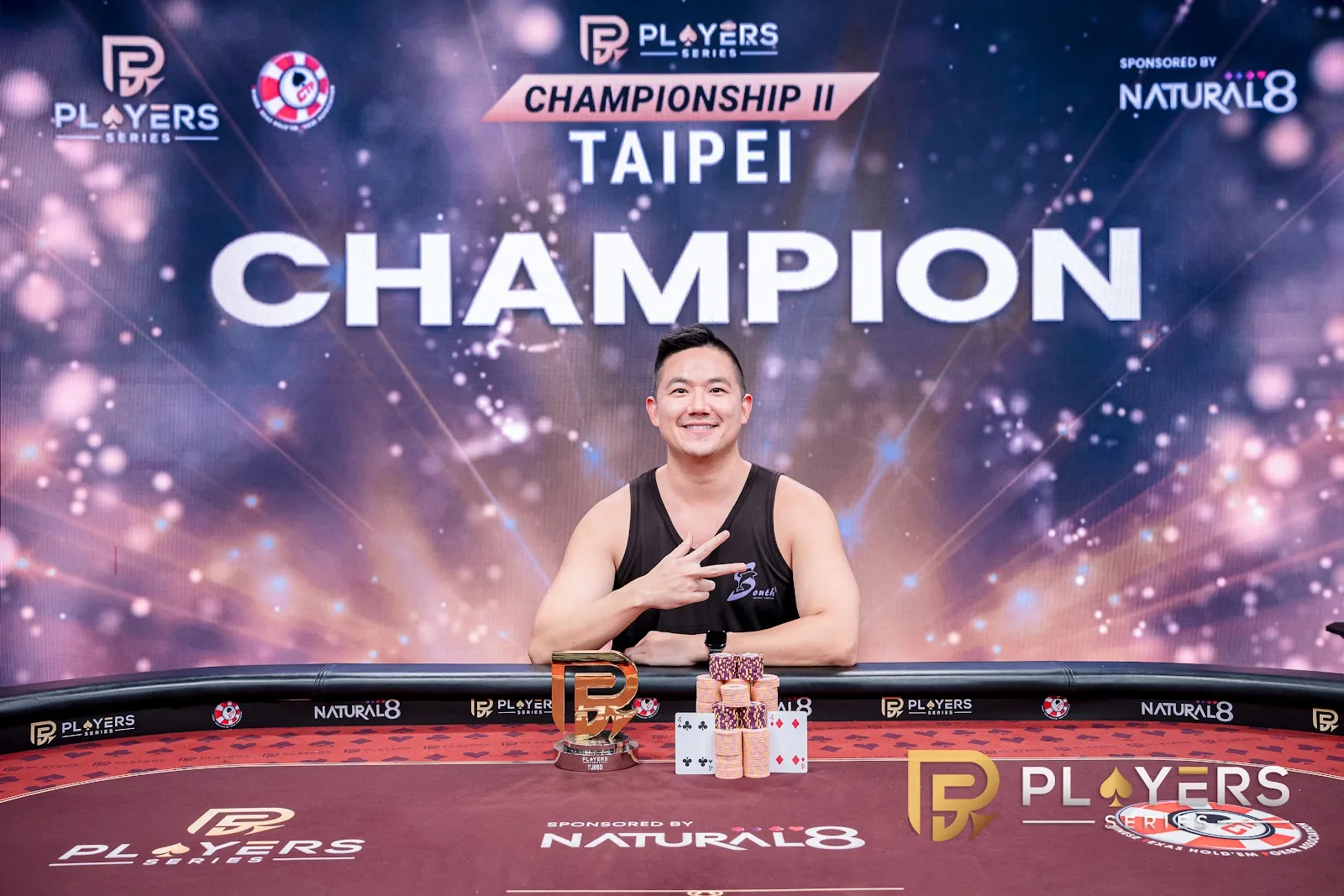 Ethan Hou, champion